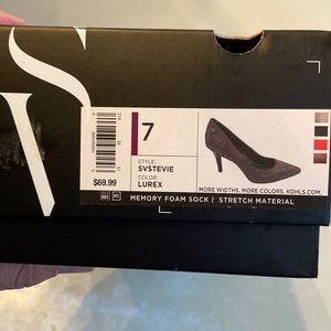 Women’s size 7 simply Vera, Simply Stretch black sparkle high heels.